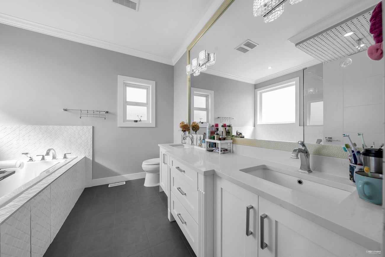 1640 Como Lake Avenue - Central Coquitlam Single Family Residence for Sale, 9 Bedrooms (R3056942)# - 19