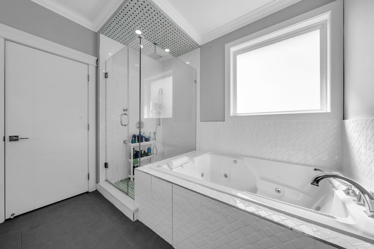 1640 Como Lake Avenue - Central Coquitlam Single Family Residence for Sale, 9 Bedrooms (R3056942)# - 20