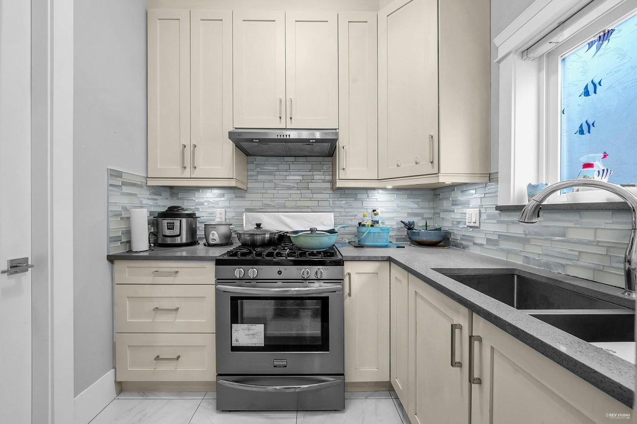 1640 Como Lake Avenue - Central Coquitlam Single Family Residence for Sale, 9 Bedrooms (R3056942)# - 31