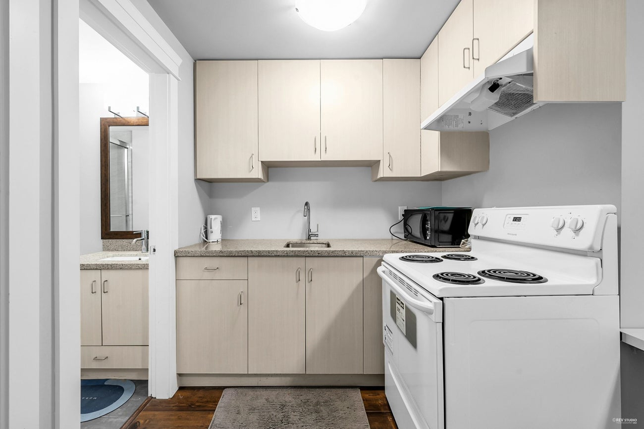 1640 Como Lake Avenue - Central Coquitlam Single Family Residence for Sale, 9 Bedrooms (R3056942)# - 33