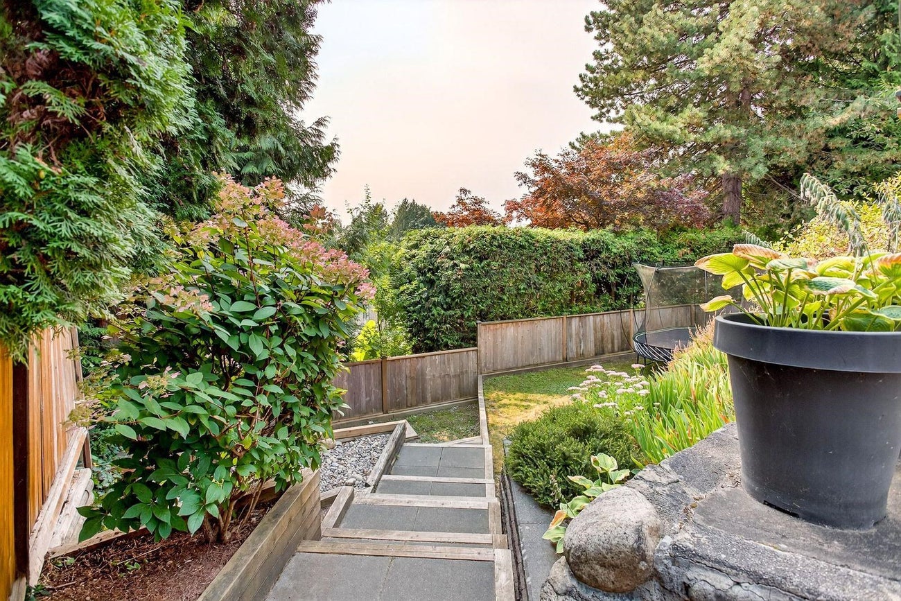 320 Dartmoor Drive - Coquitlam East Single Family Residence for Sale, 4 Bedrooms (R3058395)# - 34