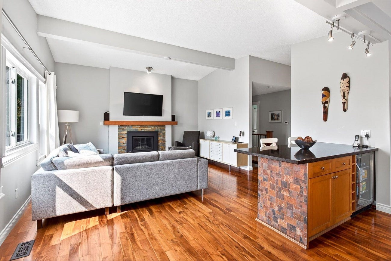 320 Dartmoor Drive - Coquitlam East Single Family Residence for Sale, 4 Bedrooms (R3058395)# - 6