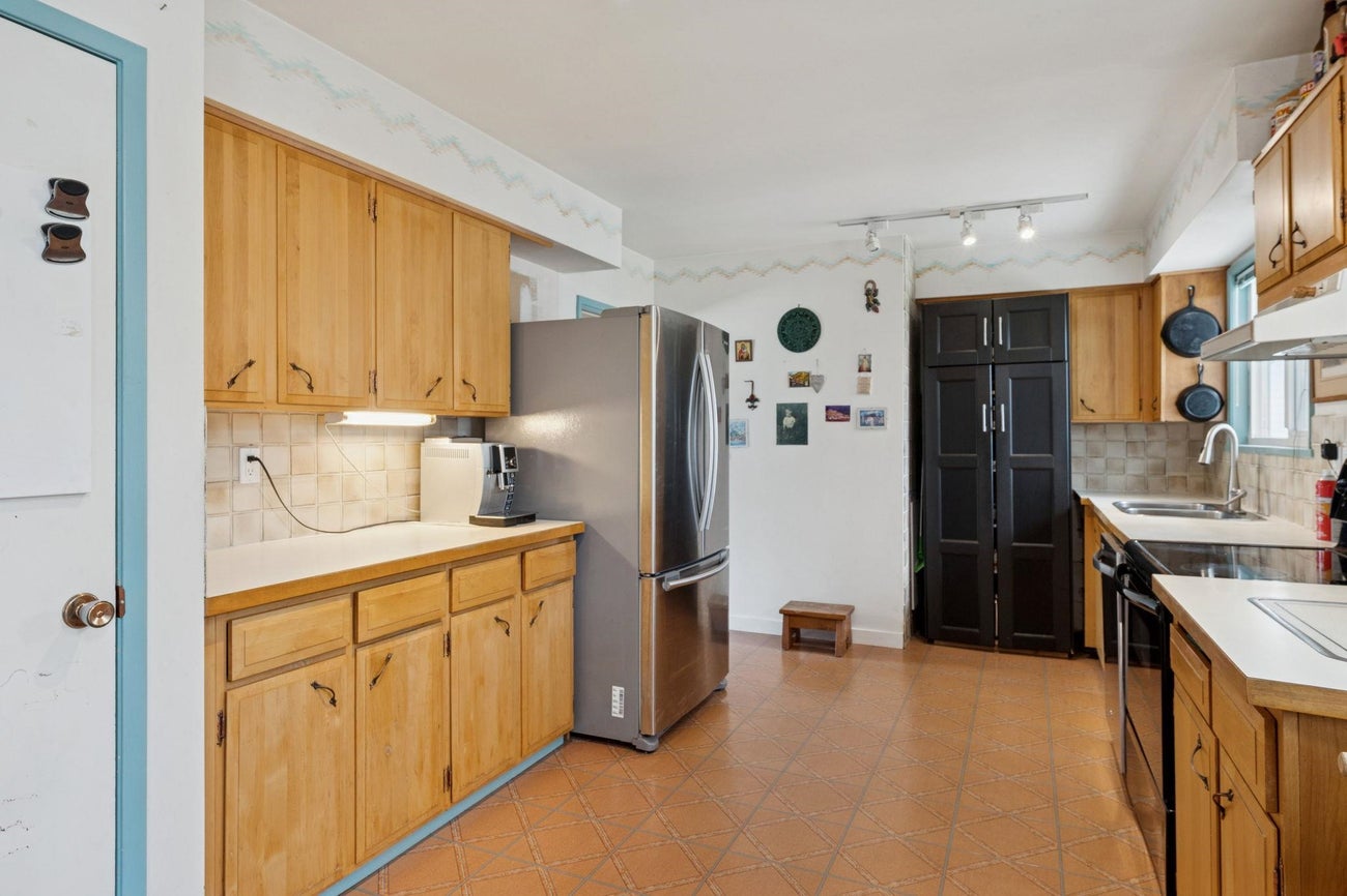 558 Draycott Street - Central Coquitlam Single Family Residence for Sale, 4 Bedrooms (R3059112)# - 11