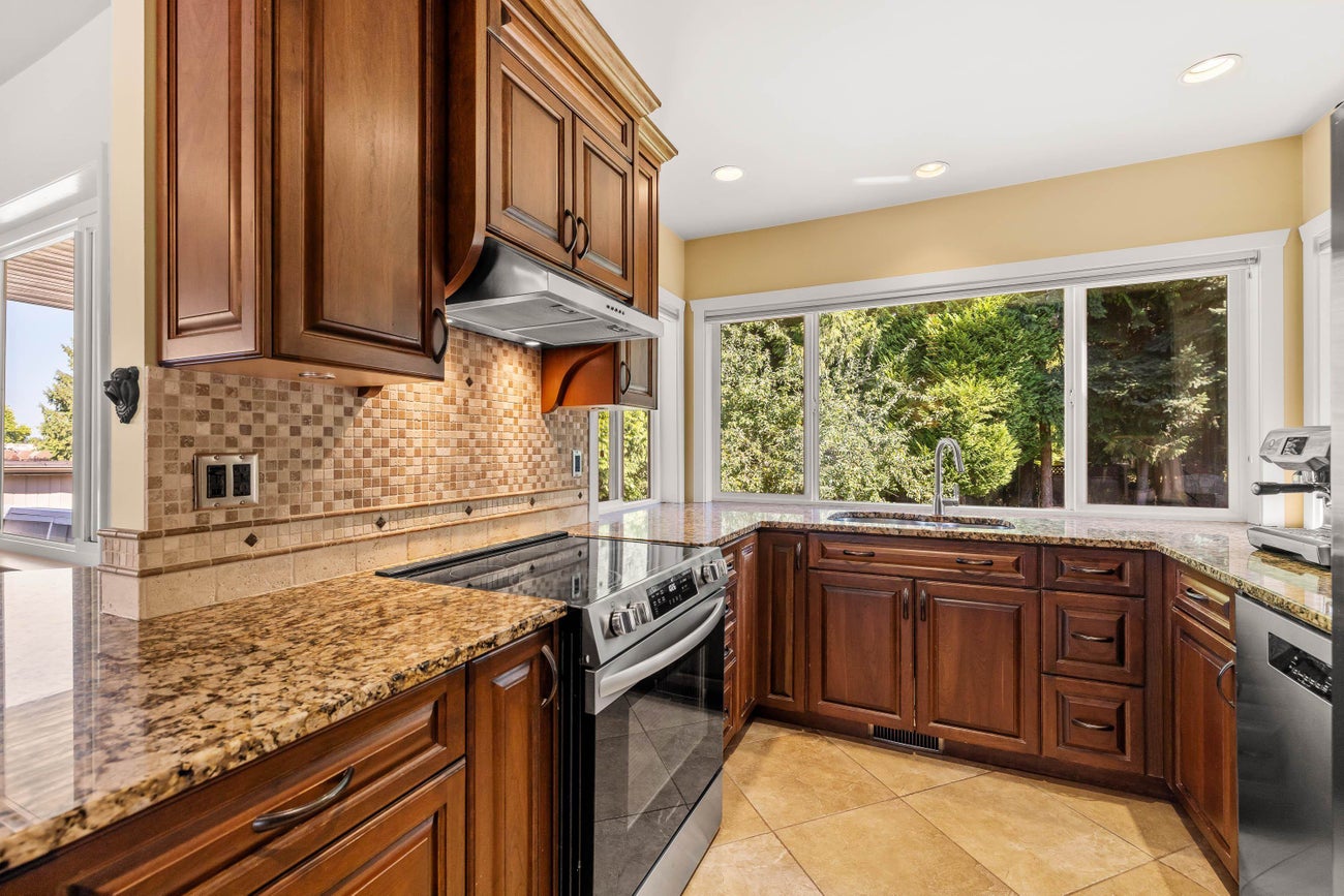 525 Appian Way - Coquitlam West Single Family Residence for Sale, 3 Bedrooms (R3059411)# - 16