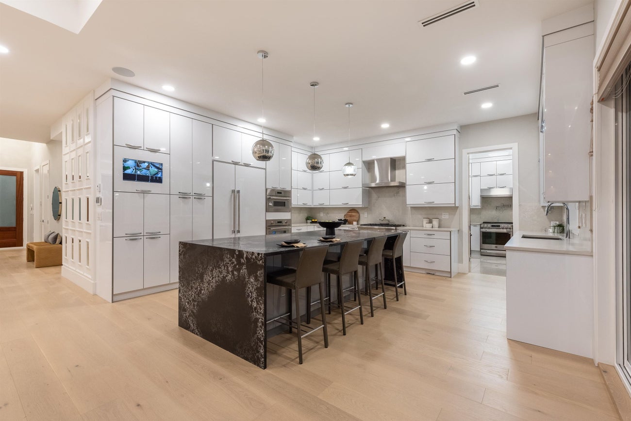 1211 Foster Avenue - Central Coquitlam Single Family Residence for Sale, 8 Bedrooms (R3059653)# - 10