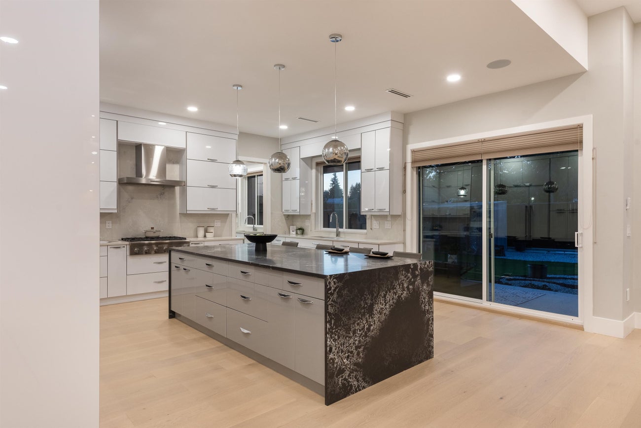 1211 Foster Avenue - Central Coquitlam Single Family Residence for Sale, 8 Bedrooms (R3059653)# - 11