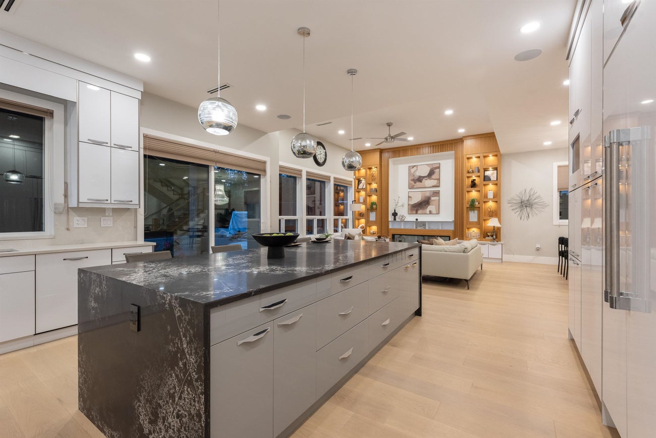 1211 Foster Avenue - Central Coquitlam Single Family Residence for Sale, 8 Bedrooms (R3059653)# - 14