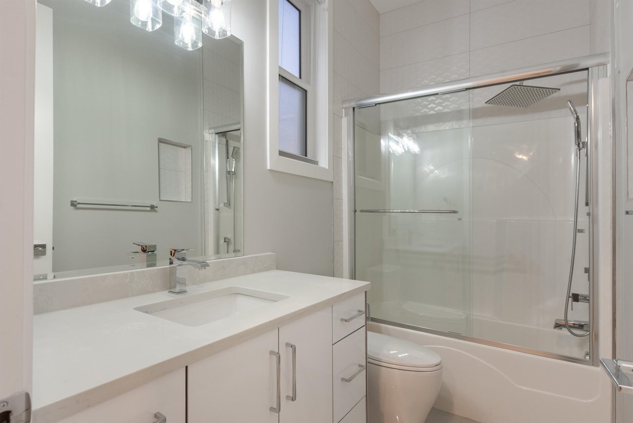 1211 Foster Avenue - Central Coquitlam Single Family Residence for Sale, 8 Bedrooms (R3059653)# - 18