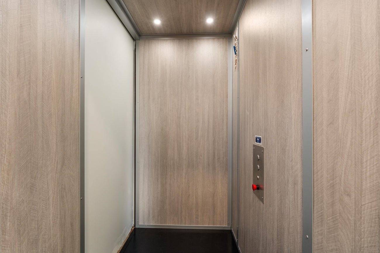 1211 Foster Avenue - Central Coquitlam Single Family Residence for Sale, 8 Bedrooms (R3059653)# - 20