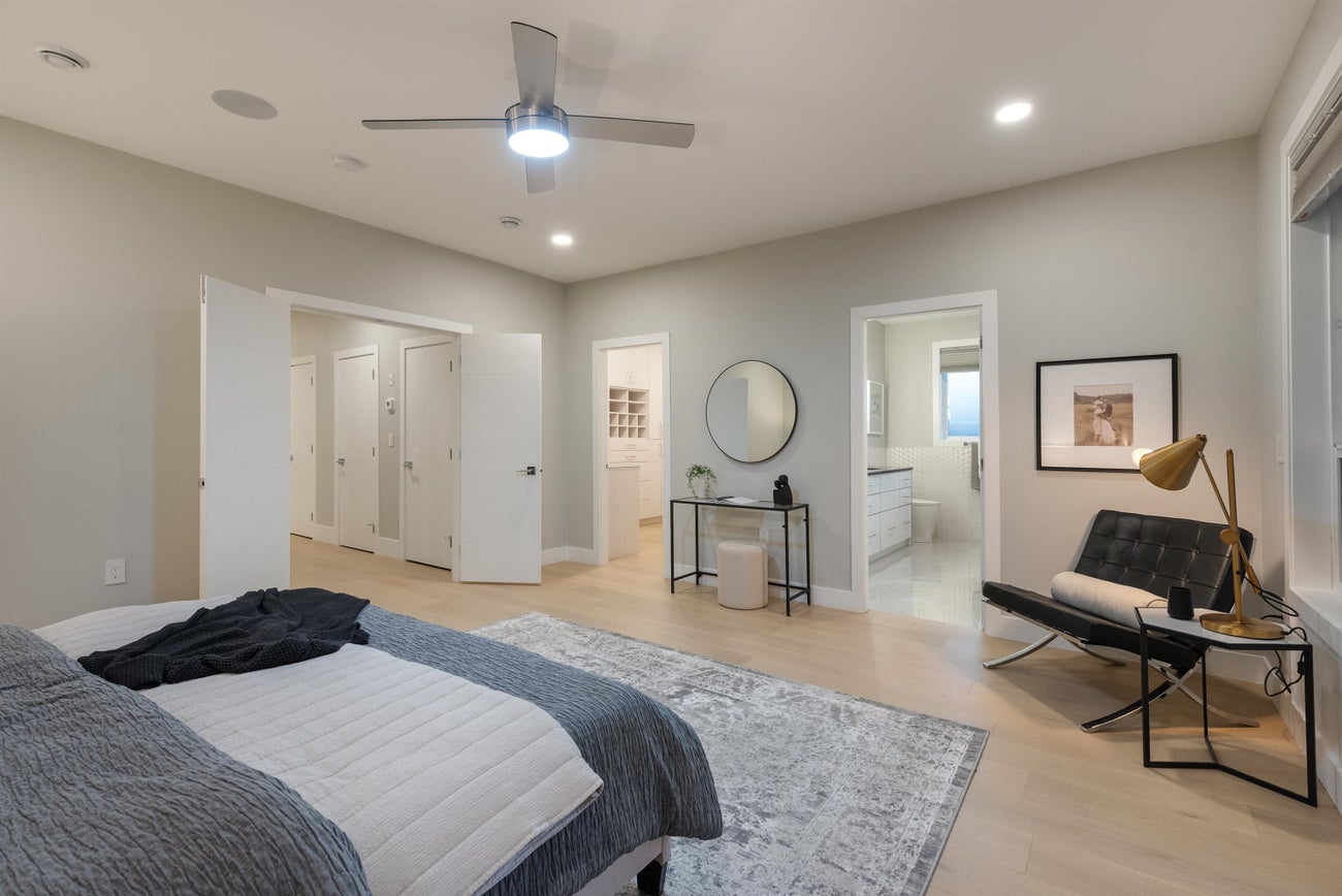 1211 Foster Avenue - Central Coquitlam Single Family Residence for Sale, 8 Bedrooms (R3059653)# - 22