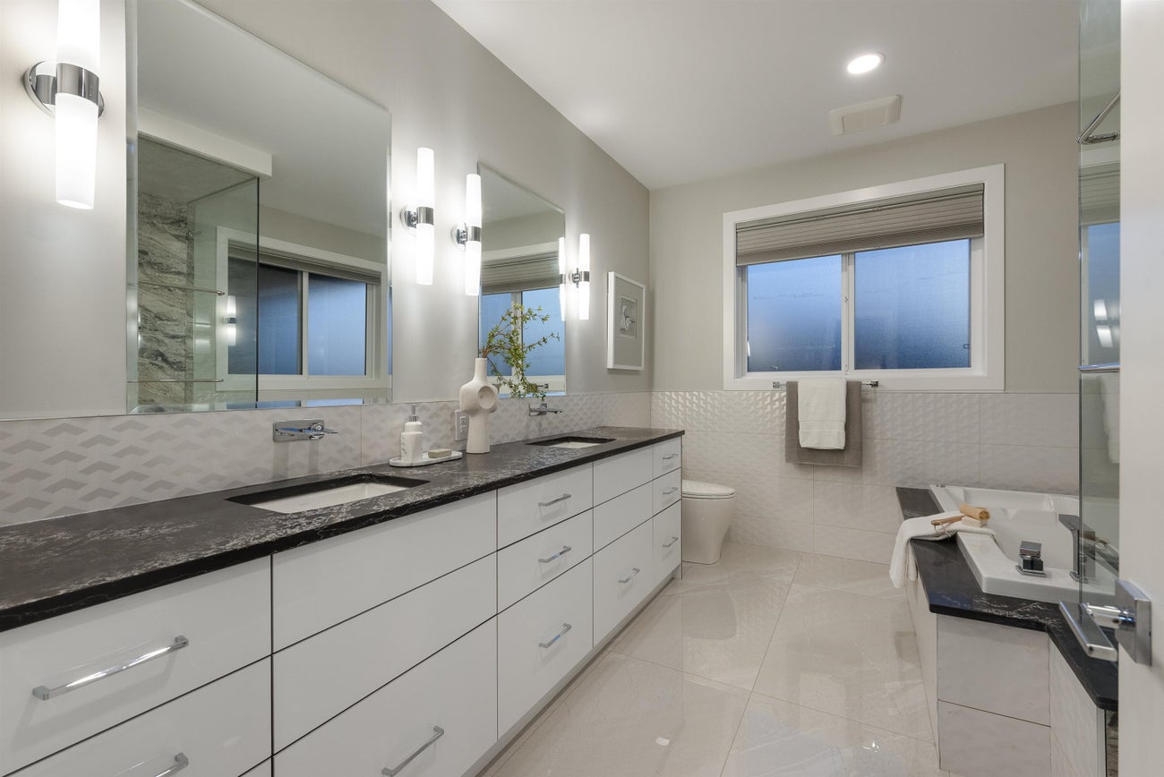 1211 Foster Avenue - Central Coquitlam Single Family Residence for Sale, 8 Bedrooms (R3059653)# - 23