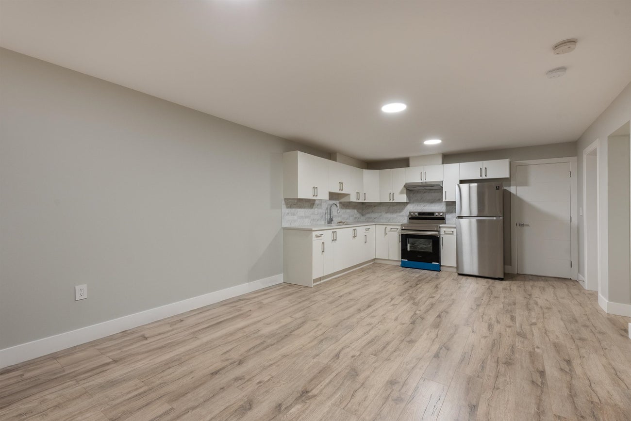 1211 Foster Avenue - Central Coquitlam Single Family Residence for Sale, 8 Bedrooms (R3059653)# - 32