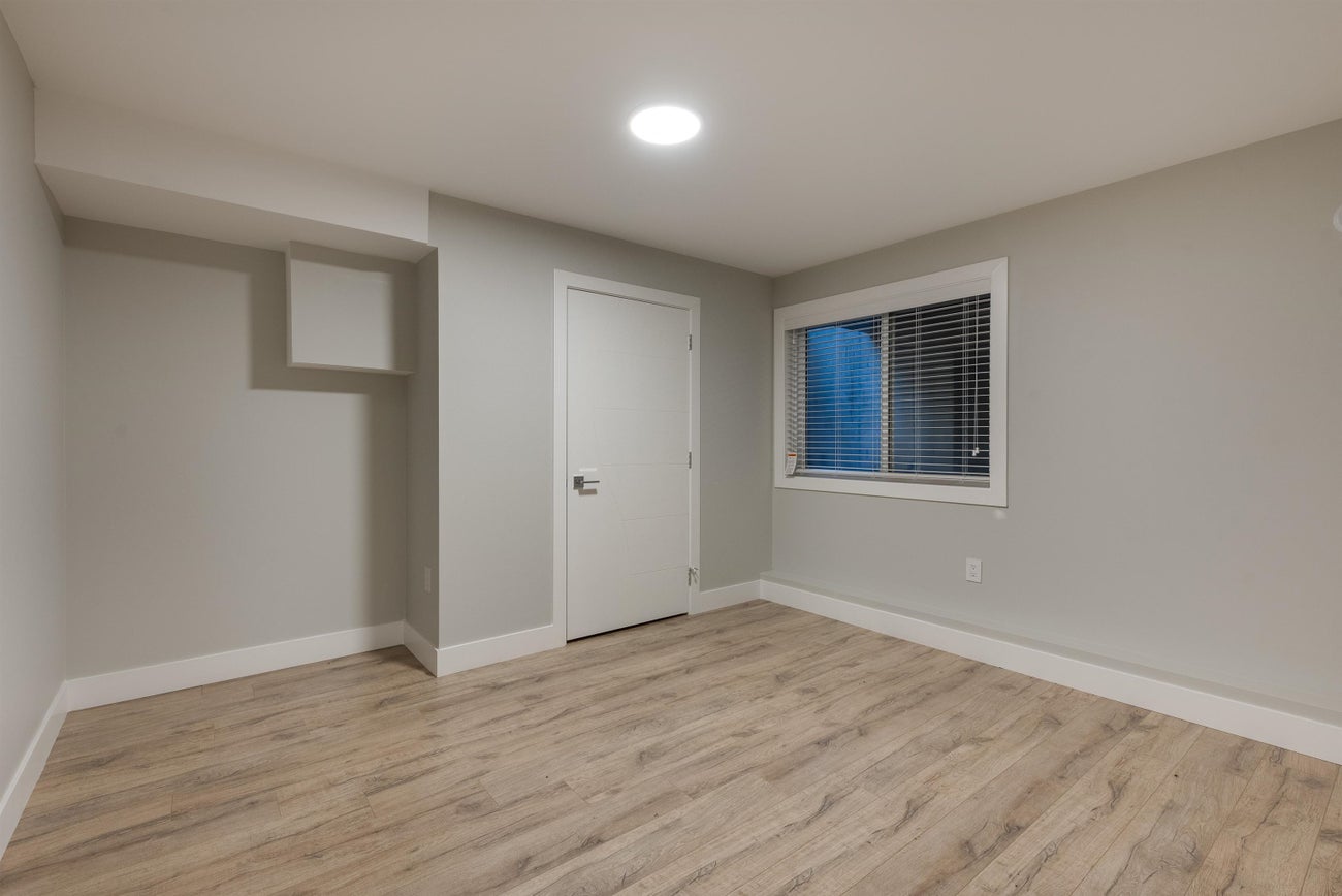 1211 Foster Avenue - Central Coquitlam Single Family Residence for Sale, 8 Bedrooms (R3059653)# - 33