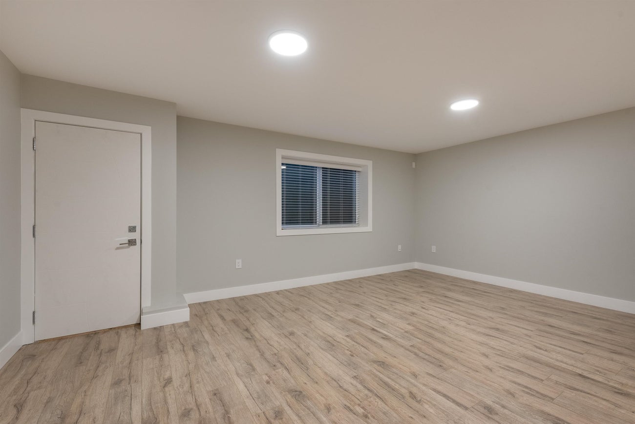 1211 Foster Avenue - Central Coquitlam Single Family Residence for Sale, 8 Bedrooms (R3059653)# - 36