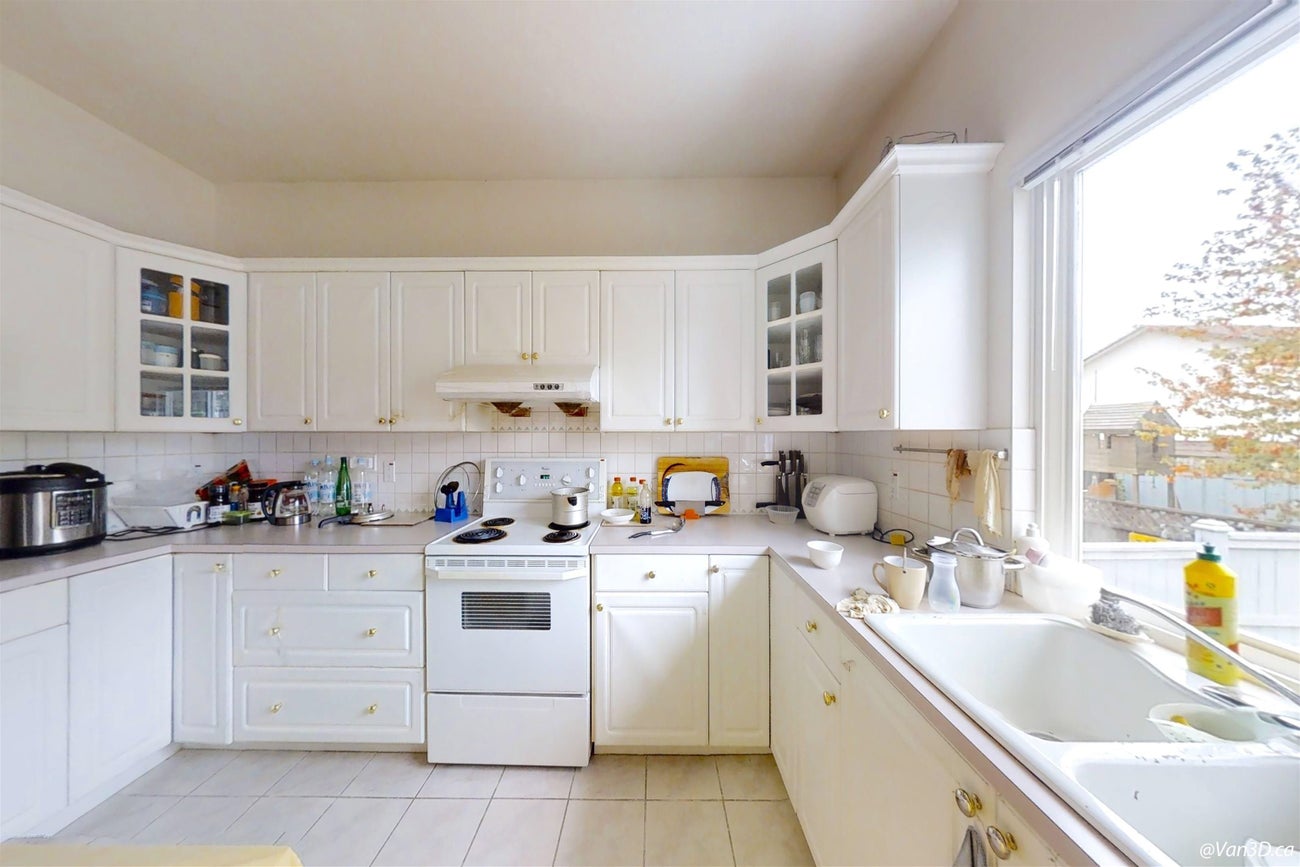 801 Fowler Court - Coquitlam West Single Family Residence for Sale, 9 Bedrooms (R3060219)# - 11