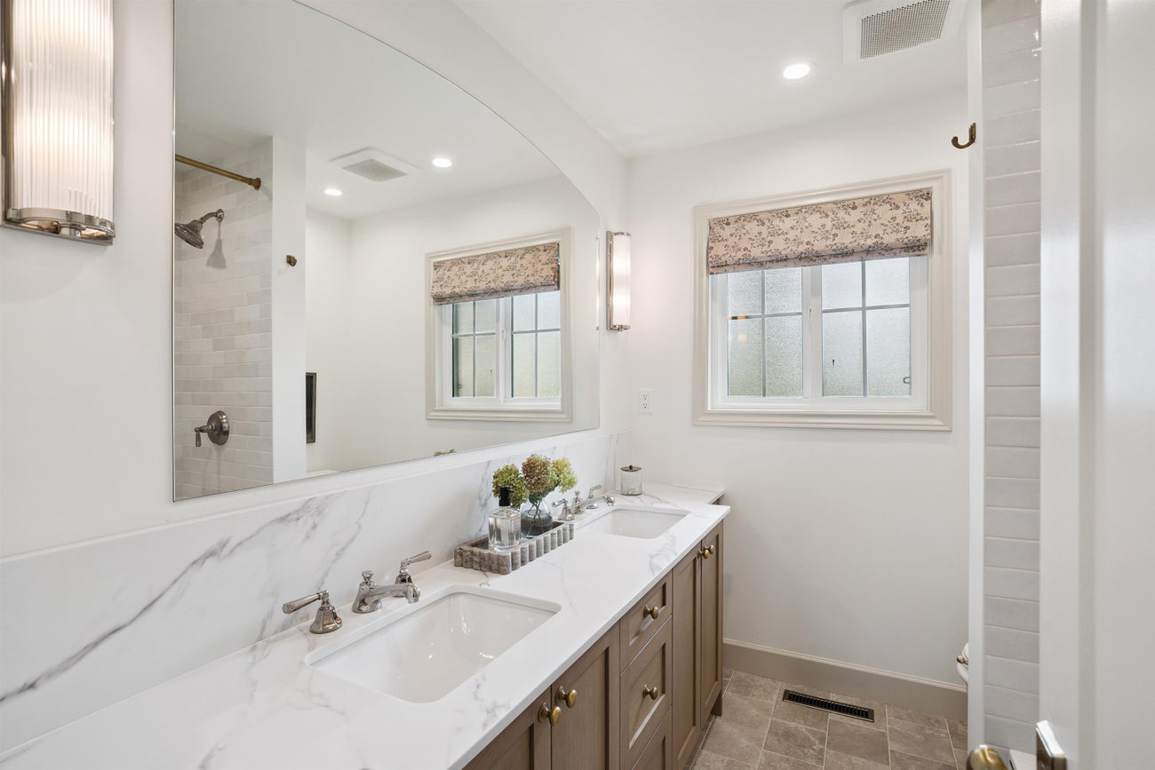 2250 Gale Avenue - Central Coquitlam Single Family Residence for Sale, 5 Bedrooms (R3060929)# - 16