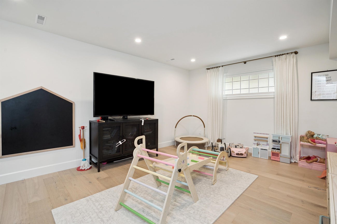 2250 Gale Avenue - Central Coquitlam Single Family Residence for Sale, 5 Bedrooms (R3060929)# - 20