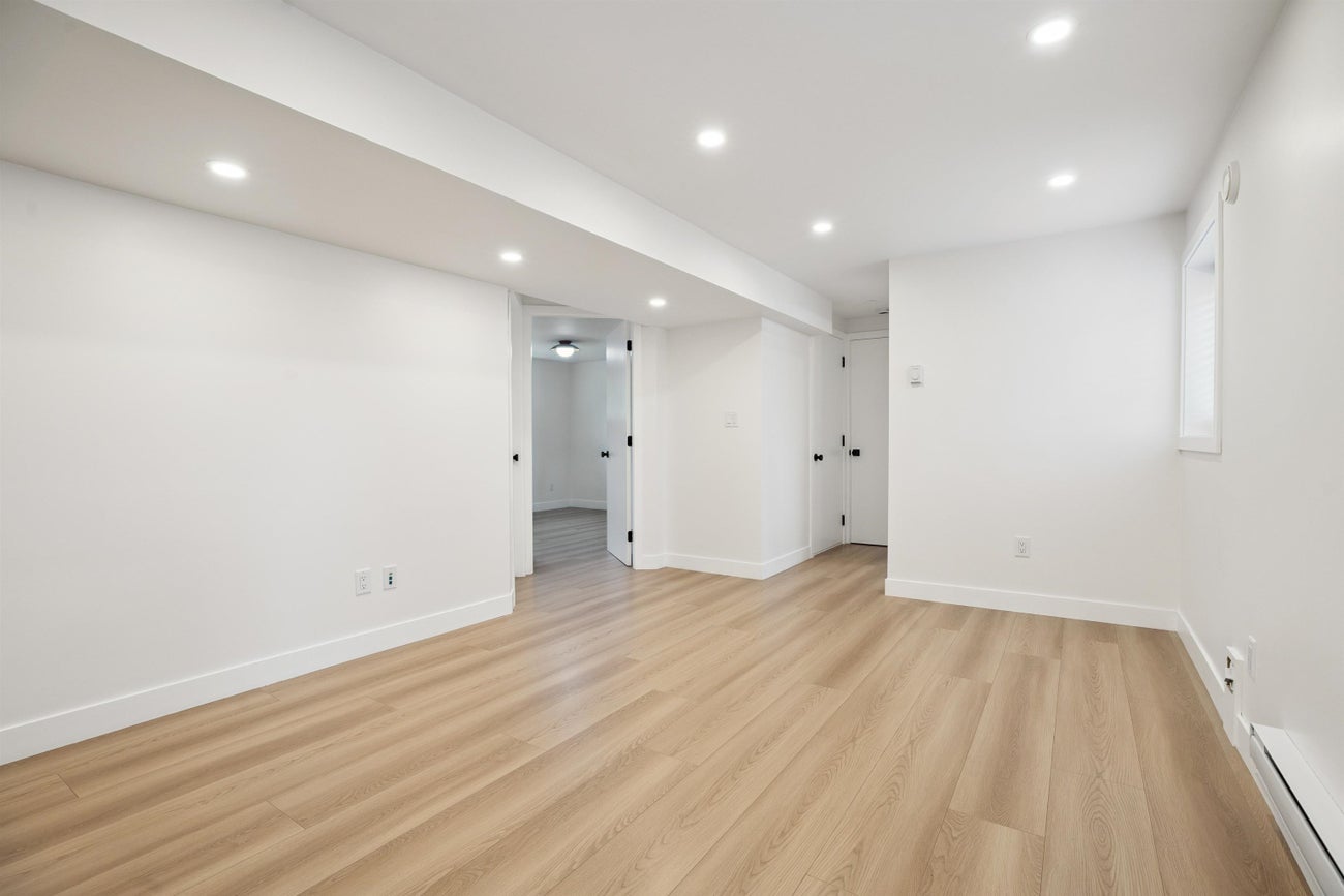 2250 Gale Avenue - Central Coquitlam Single Family Residence for Sale, 5 Bedrooms (R3060929)# - 24