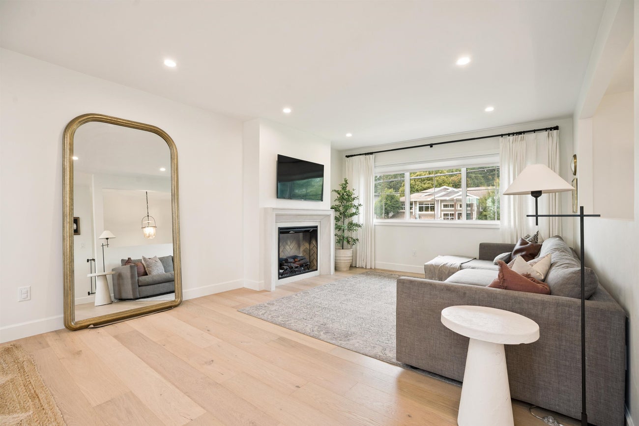 2250 Gale Avenue - Central Coquitlam Single Family Residence for Sale, 5 Bedrooms (R3060929)# - 4