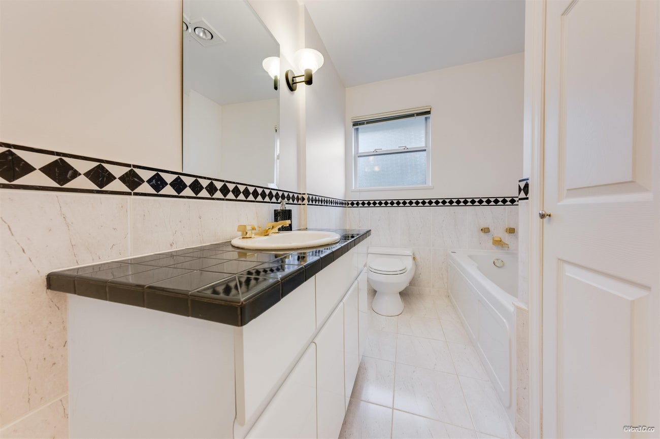 854 Kinsac Street - Coquitlam West Single Family Residence for Sale, 3 Bedrooms (R3061059)# - 6