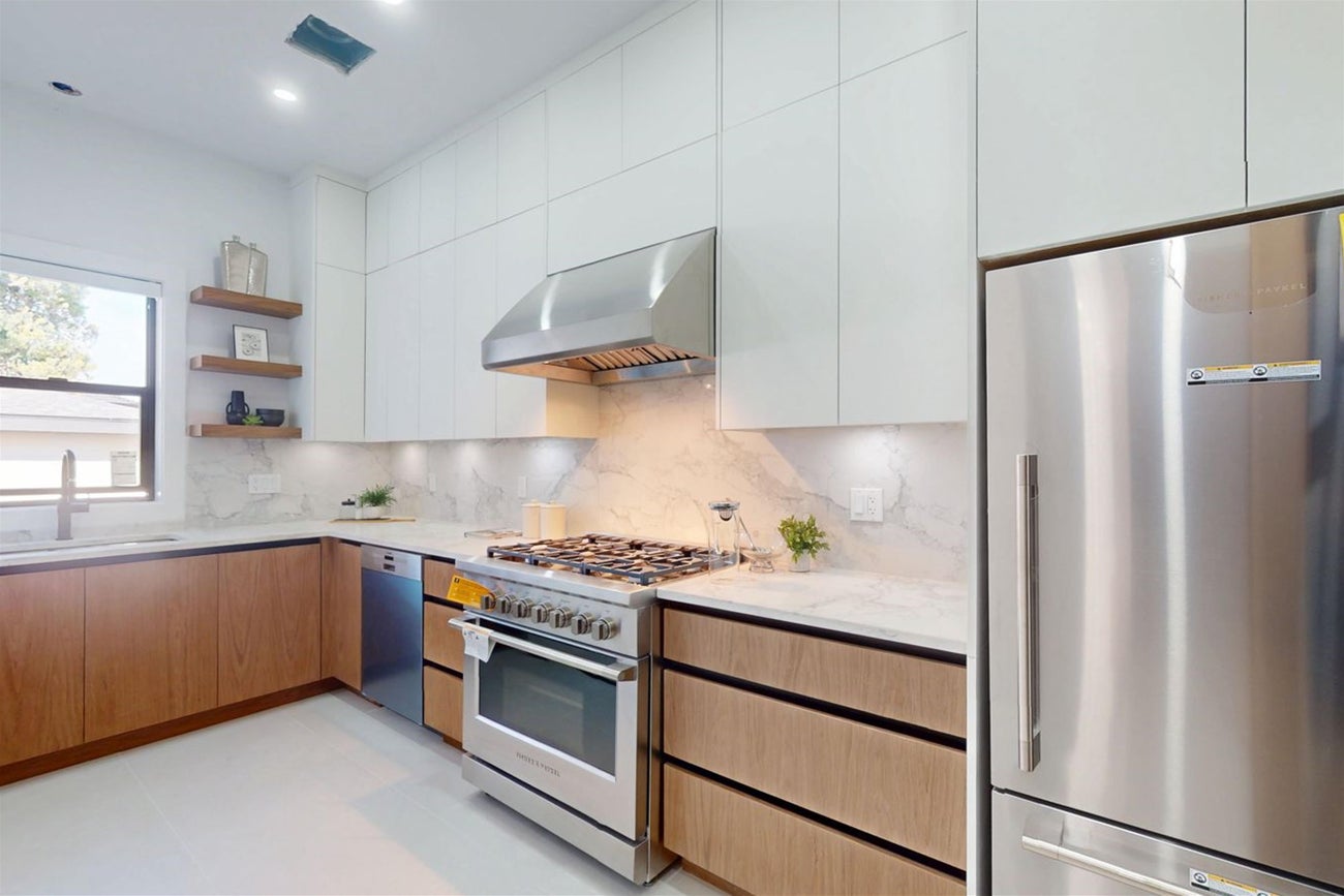 817 Cornell Avenue - Coquitlam West Single Family Residence for Sale, 8 Bedrooms (R3061284)# - 9