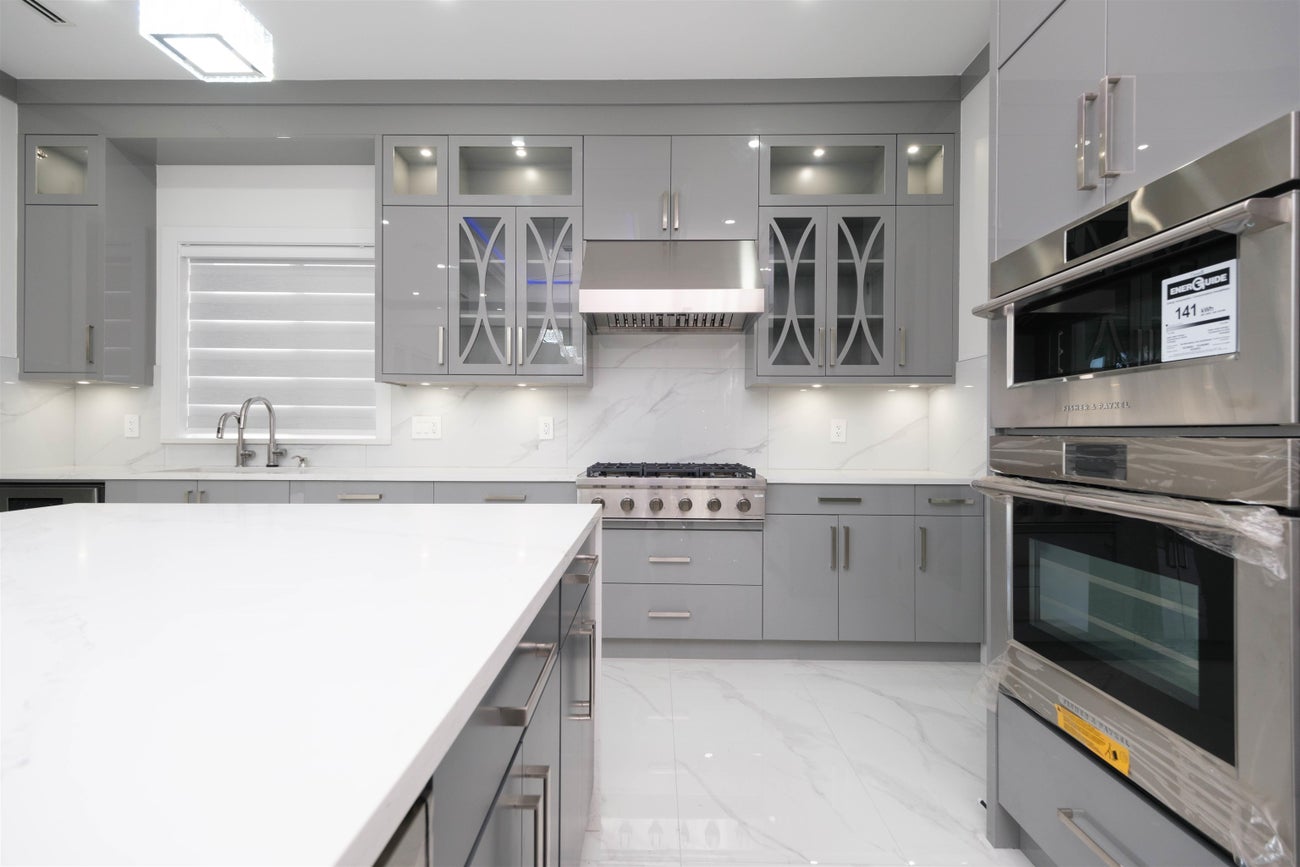 1100 Como Lake Avenue - Central Coquitlam Single Family Residence for Sale, 10 Bedrooms (R3061573)# - 10