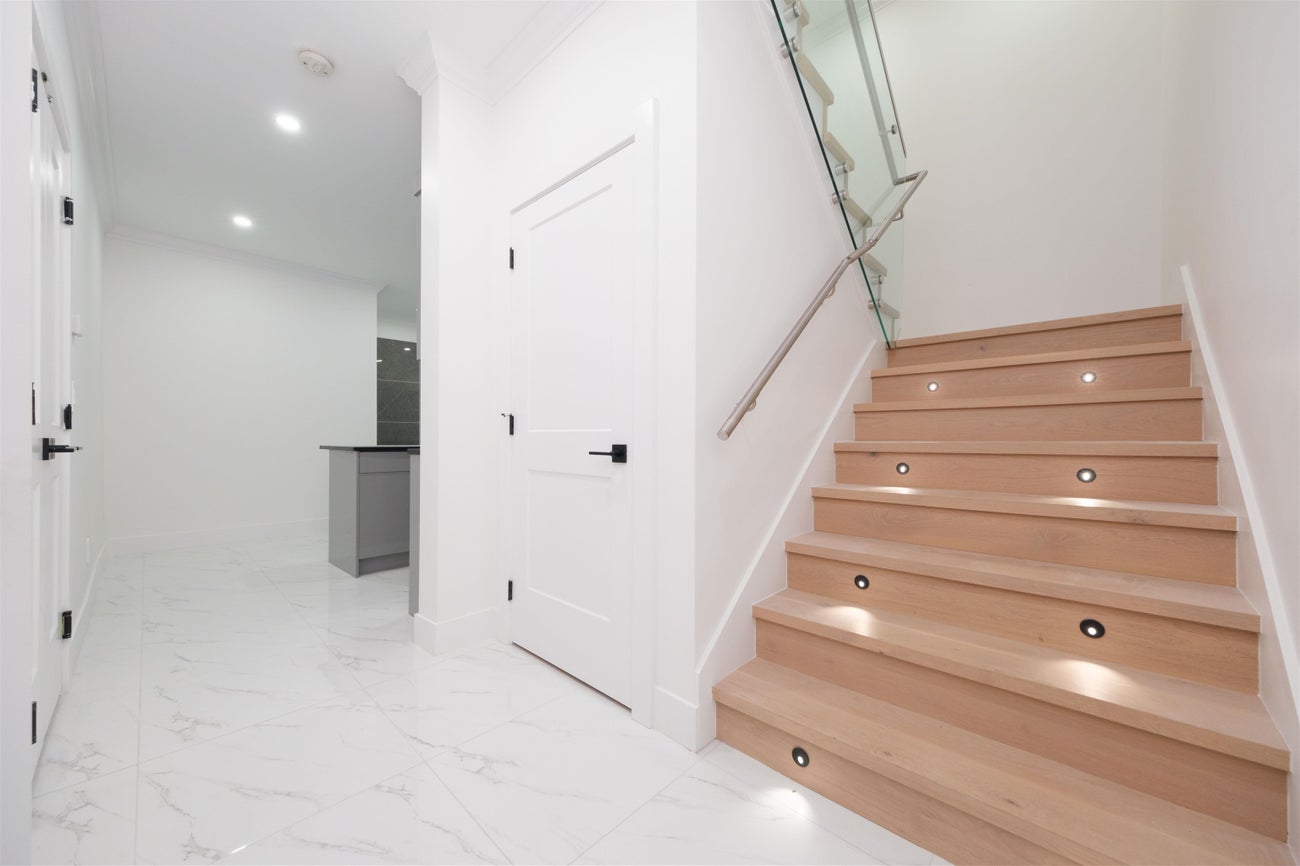 1100 Como Lake Avenue - Central Coquitlam Single Family Residence for Sale, 10 Bedrooms (R3061573)# - 28