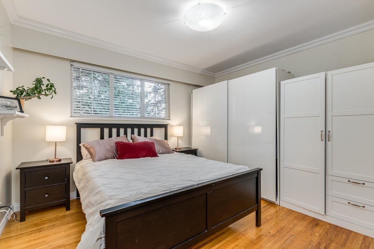 2075 Austin Avenue - Central Coquitlam Single Family Residence for Sale, 5 Bedrooms (R3062101)# - 11