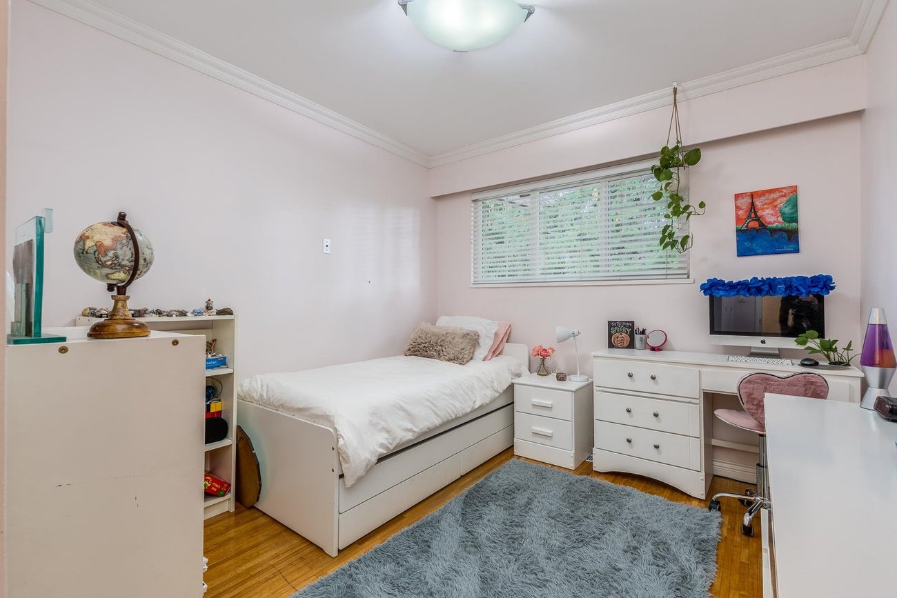 2075 Austin Avenue - Central Coquitlam Single Family Residence for Sale, 5 Bedrooms (R3062101)# - 13