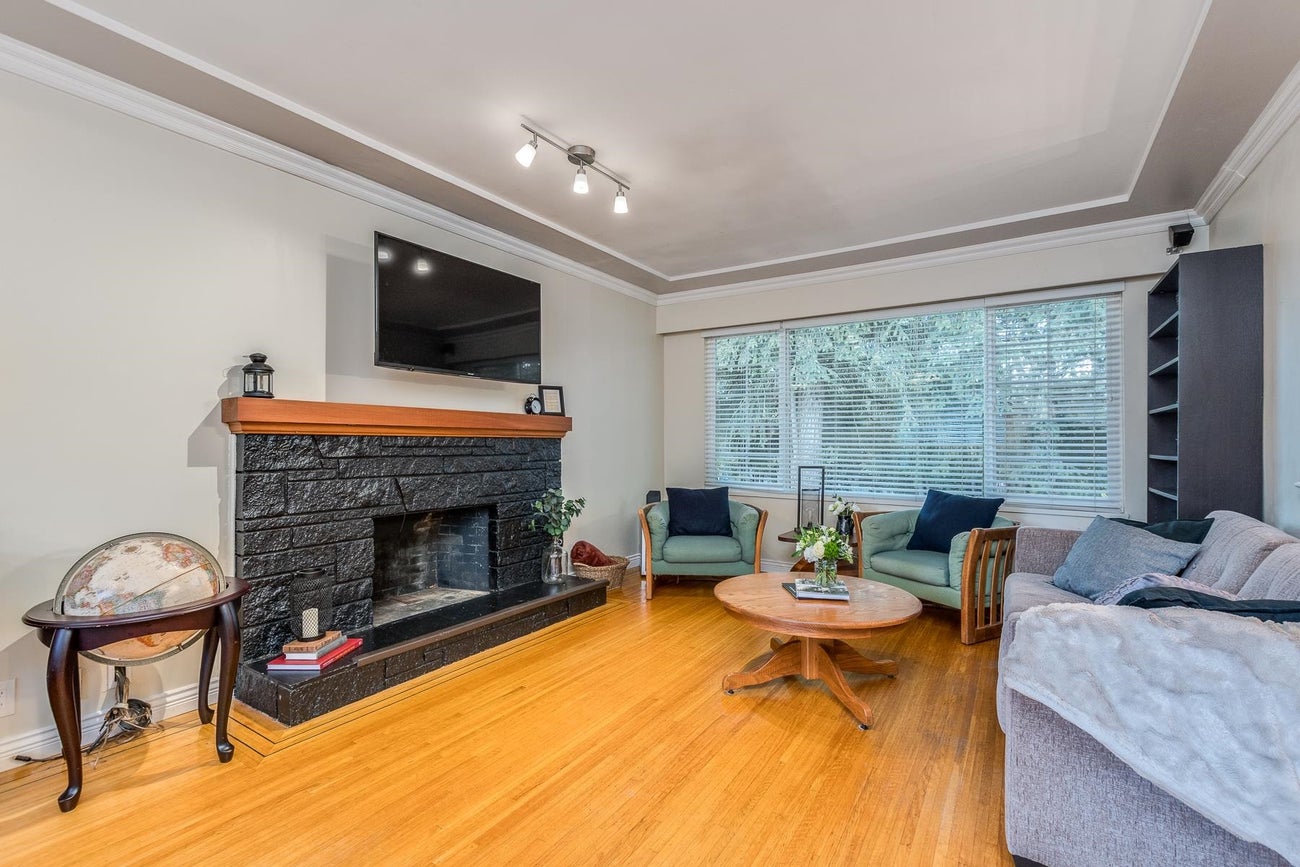 2075 Austin Avenue - Central Coquitlam Single Family Residence for Sale, 5 Bedrooms (R3062101)# - 4