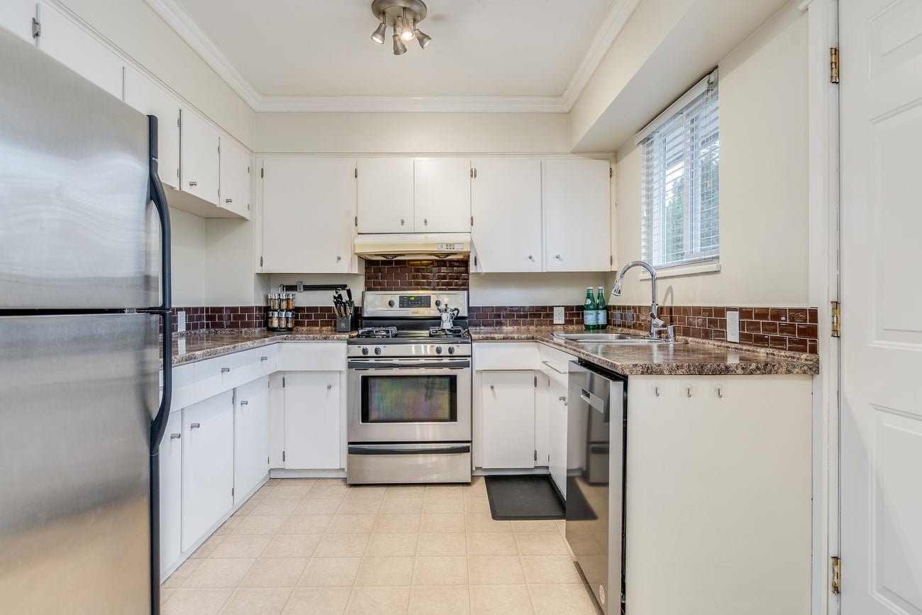 2075 Austin Avenue - Central Coquitlam Single Family Residence for Sale, 5 Bedrooms (R3062101)# - 8