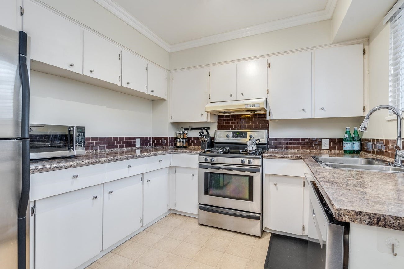 2075 Austin Avenue - Central Coquitlam Single Family Residence for Sale, 5 Bedrooms (R3062101)# - 9