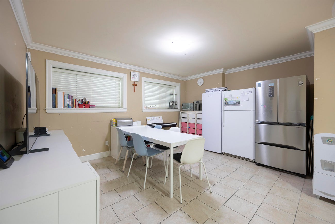 913 Quadling Avenue - Maillardville Single Family Residence for Sale, 9 Bedrooms (R3062148)# - 24