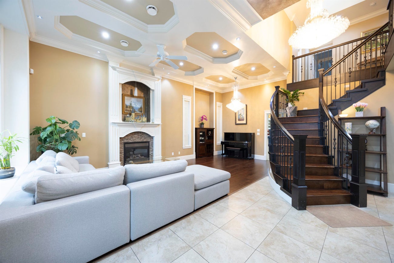 913 Quadling Avenue - Maillardville Single Family Residence for Sale, 9 Bedrooms (R3062148)# - 3