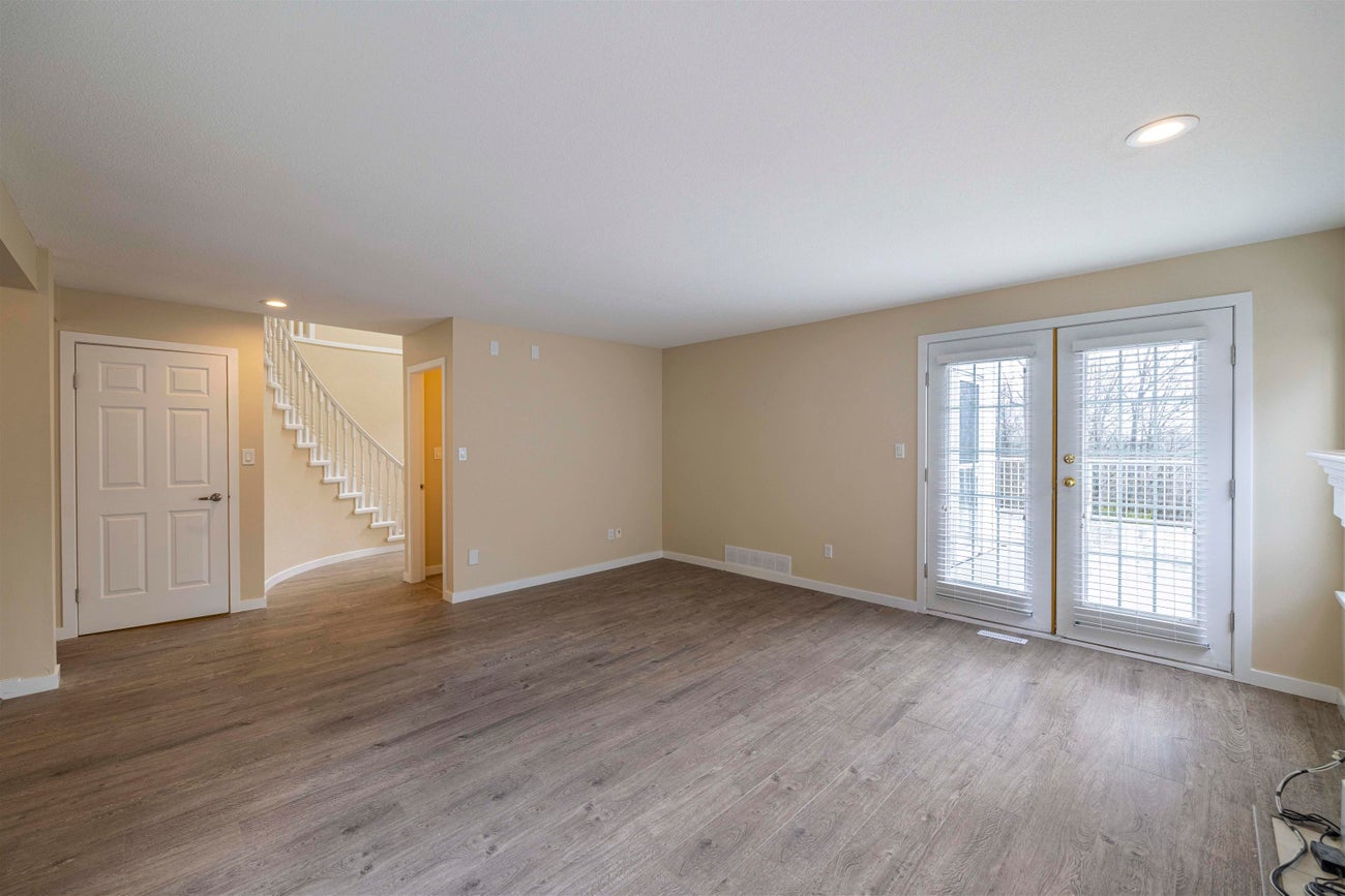 470 Riverview Crescent - Coquitlam East Single Family Residence for Sale, 7 Bedrooms (R3062651)# - 11