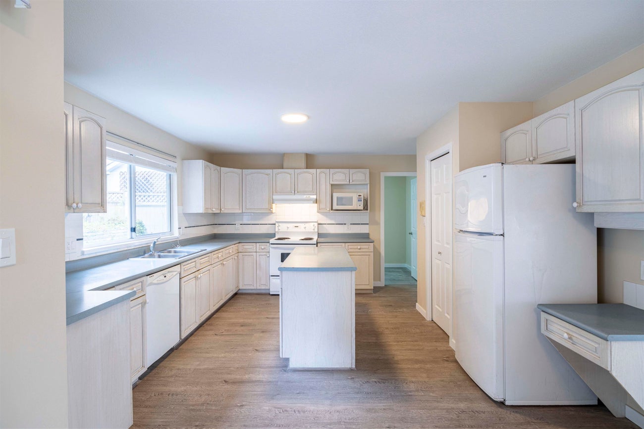 470 Riverview Crescent - Coquitlam East Single Family Residence for Sale, 7 Bedrooms (R3062651)# - 12