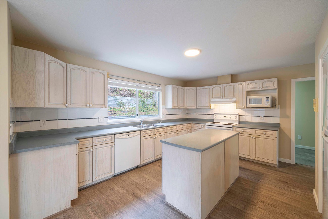 470 Riverview Crescent - Coquitlam East Single Family Residence for Sale, 7 Bedrooms (R3062651)# - 13