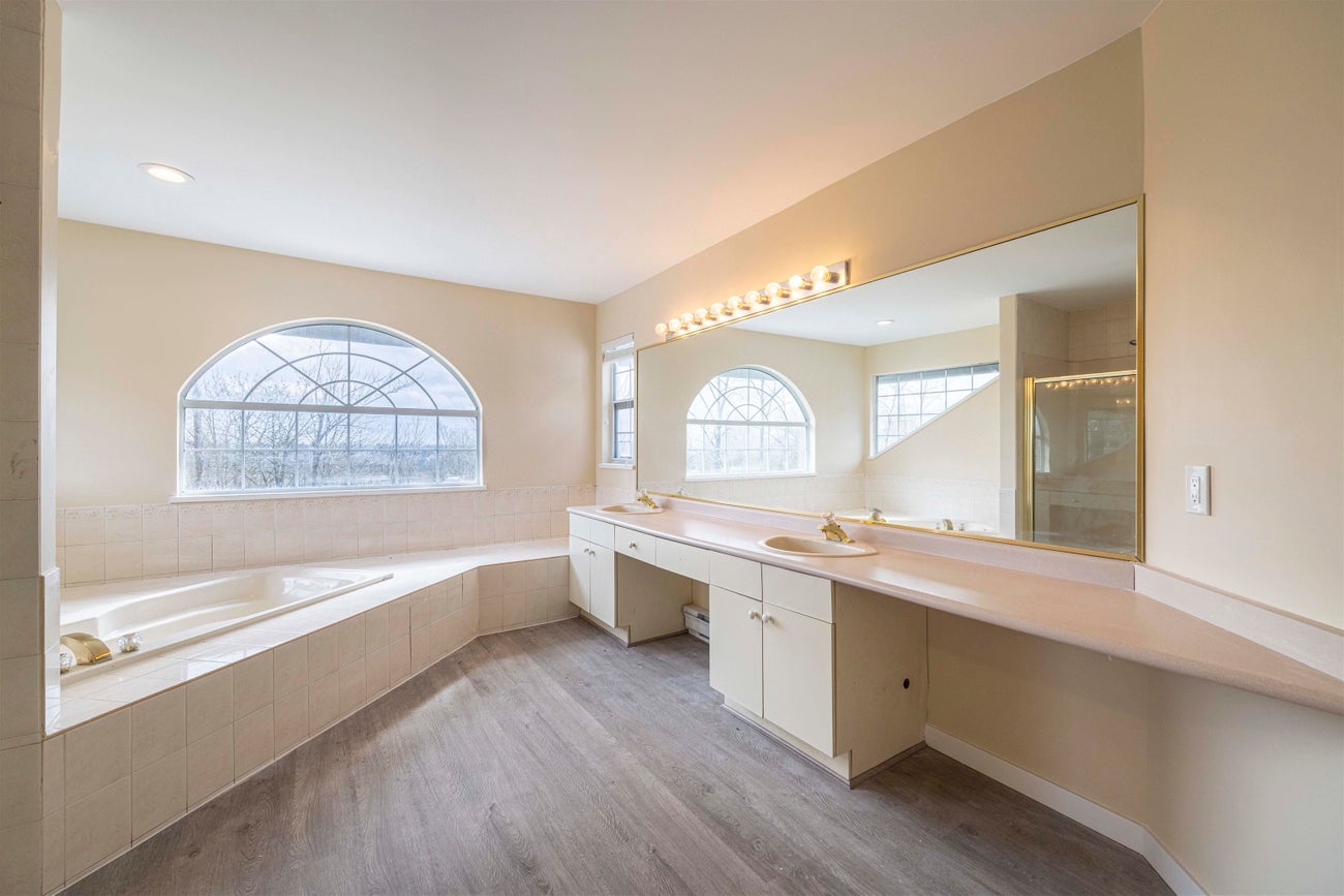 470 Riverview Crescent - Coquitlam East Single Family Residence for Sale, 7 Bedrooms (R3062651)# - 23