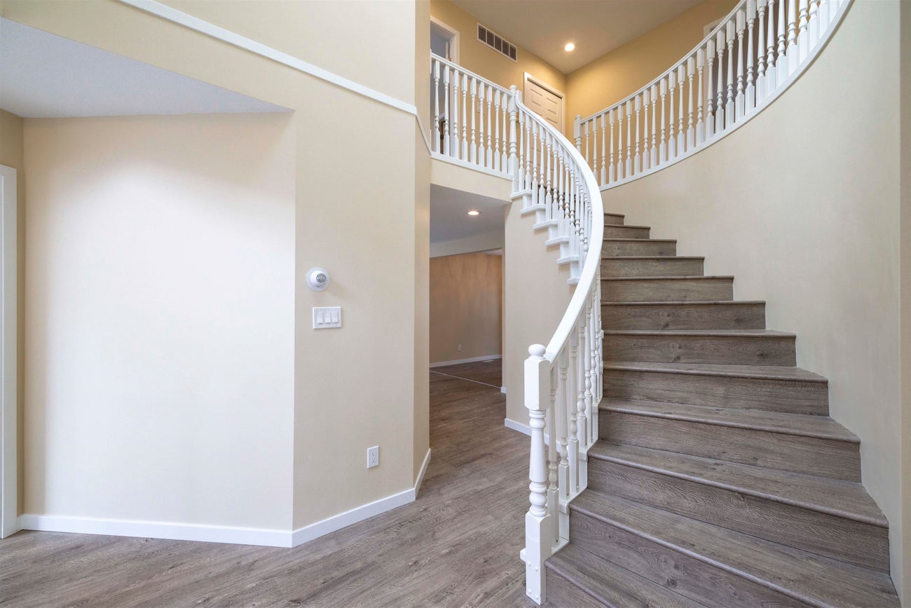 470 Riverview Crescent - Coquitlam East Single Family Residence for Sale, 7 Bedrooms (R3062651)# - 7