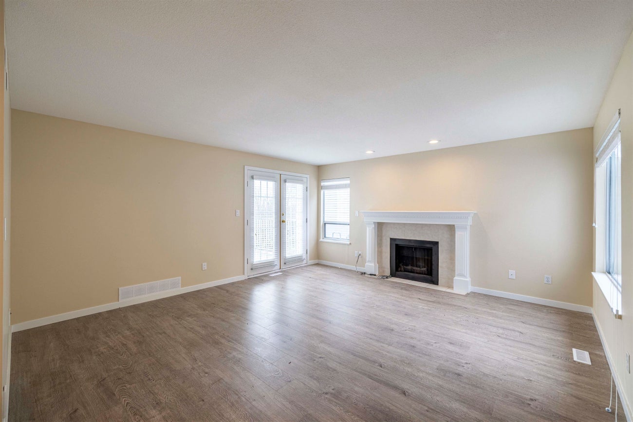 470 Riverview Crescent - Coquitlam East Single Family Residence for Sale, 7 Bedrooms (R3062651)# - 9