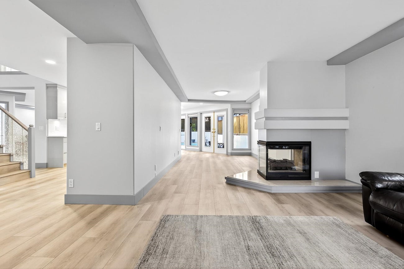 2271 Sorrento Drive - Coquitlam East Single Family Residence for Sale, 5 Bedrooms (R3063241)# - 10