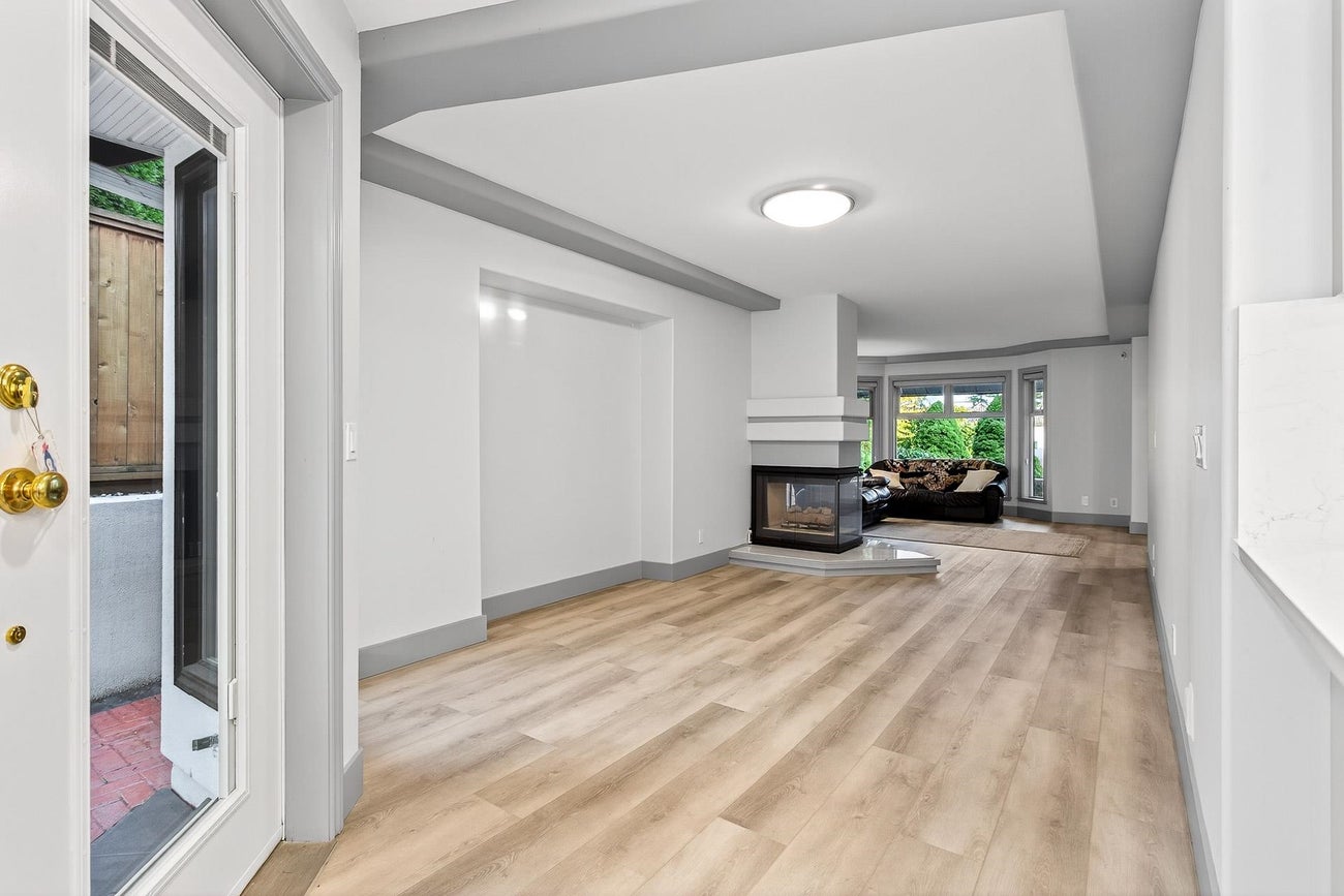 2271 Sorrento Drive - Coquitlam East Single Family Residence for Sale, 5 Bedrooms (R3063241)# - 11