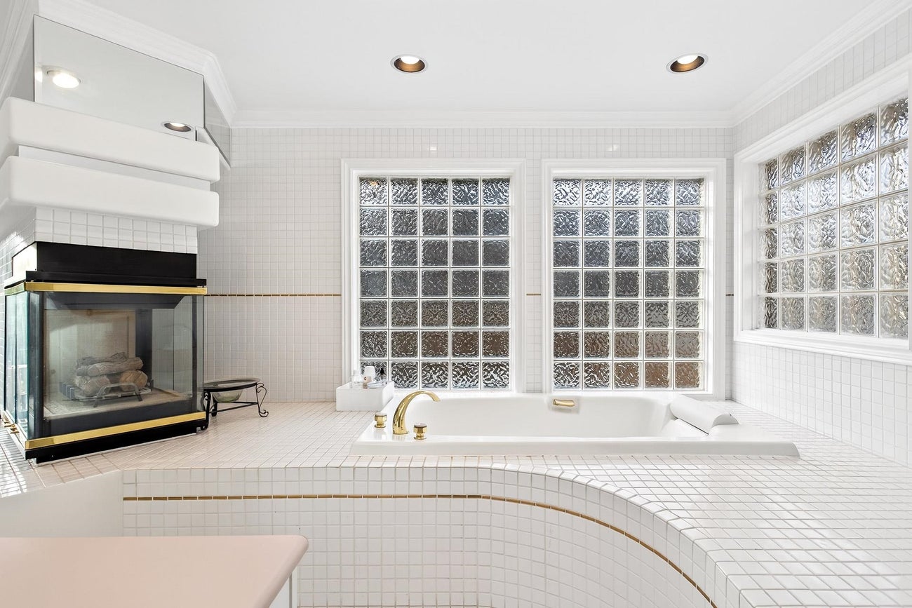 2271 Sorrento Drive - Coquitlam East Single Family Residence for Sale, 5 Bedrooms (R3063241)# - 22