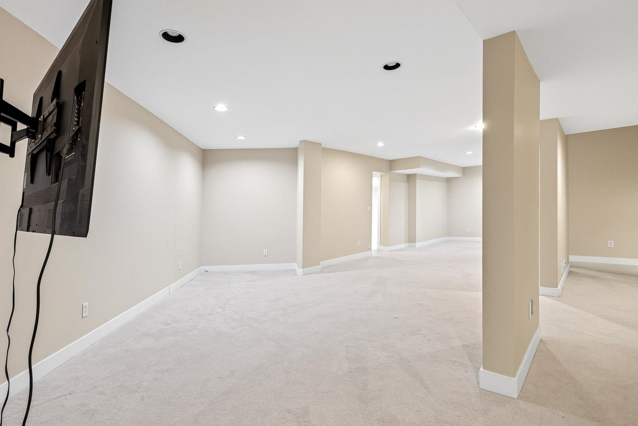 2271 Sorrento Drive - Coquitlam East Single Family Residence for Sale, 5 Bedrooms (R3063241)# - 31