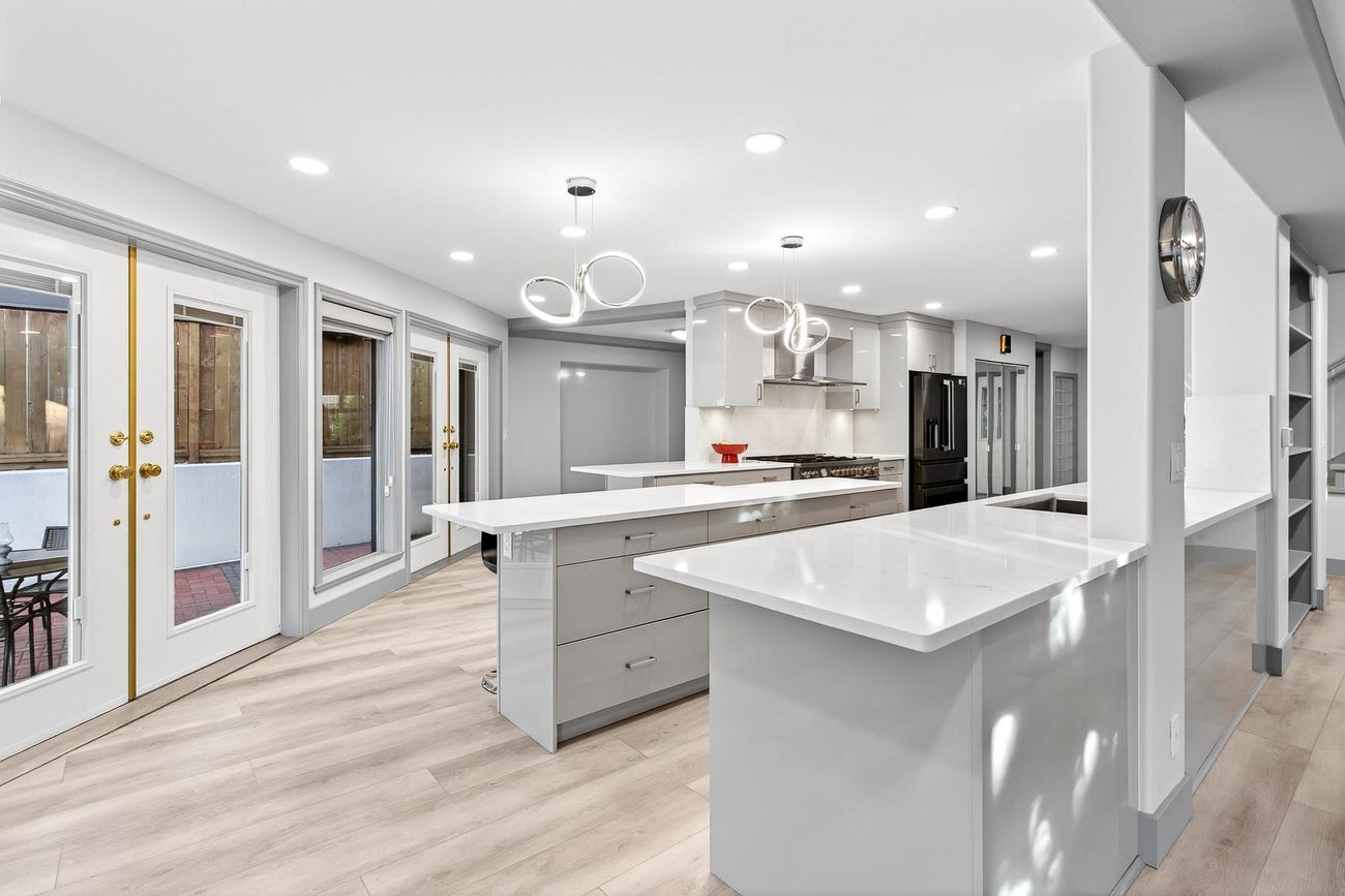 2271 Sorrento Drive - Coquitlam East Single Family Residence for Sale, 5 Bedrooms (R3063241)# - 8