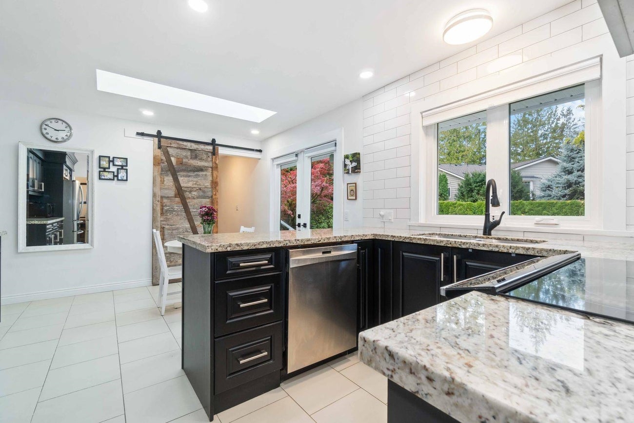 660 Gatensbury Street - Central Coquitlam Single Family Residence for Sale, 3 Bedrooms (R3063351)# - 8