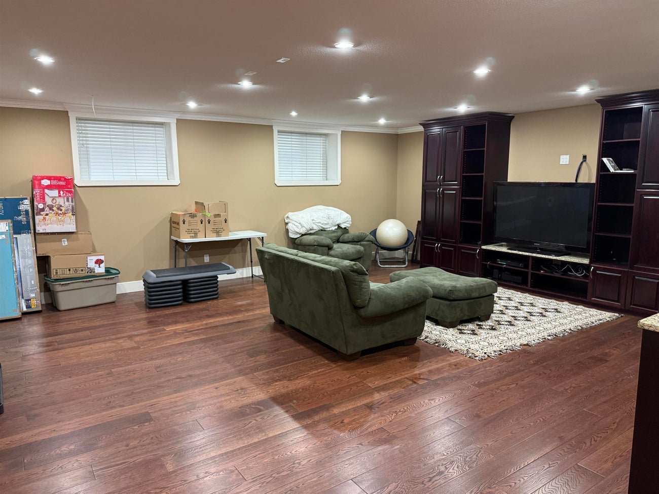 647 Ivy Avenue - Coquitlam West Single Family Residence for Sale, 6 Bedrooms (R3063839)# - 6