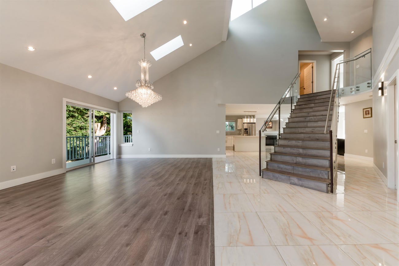 559 Bosworth Street - Coquitlam West Single Family Residence for Sale, 6 Bedrooms (R3064348)# - 11