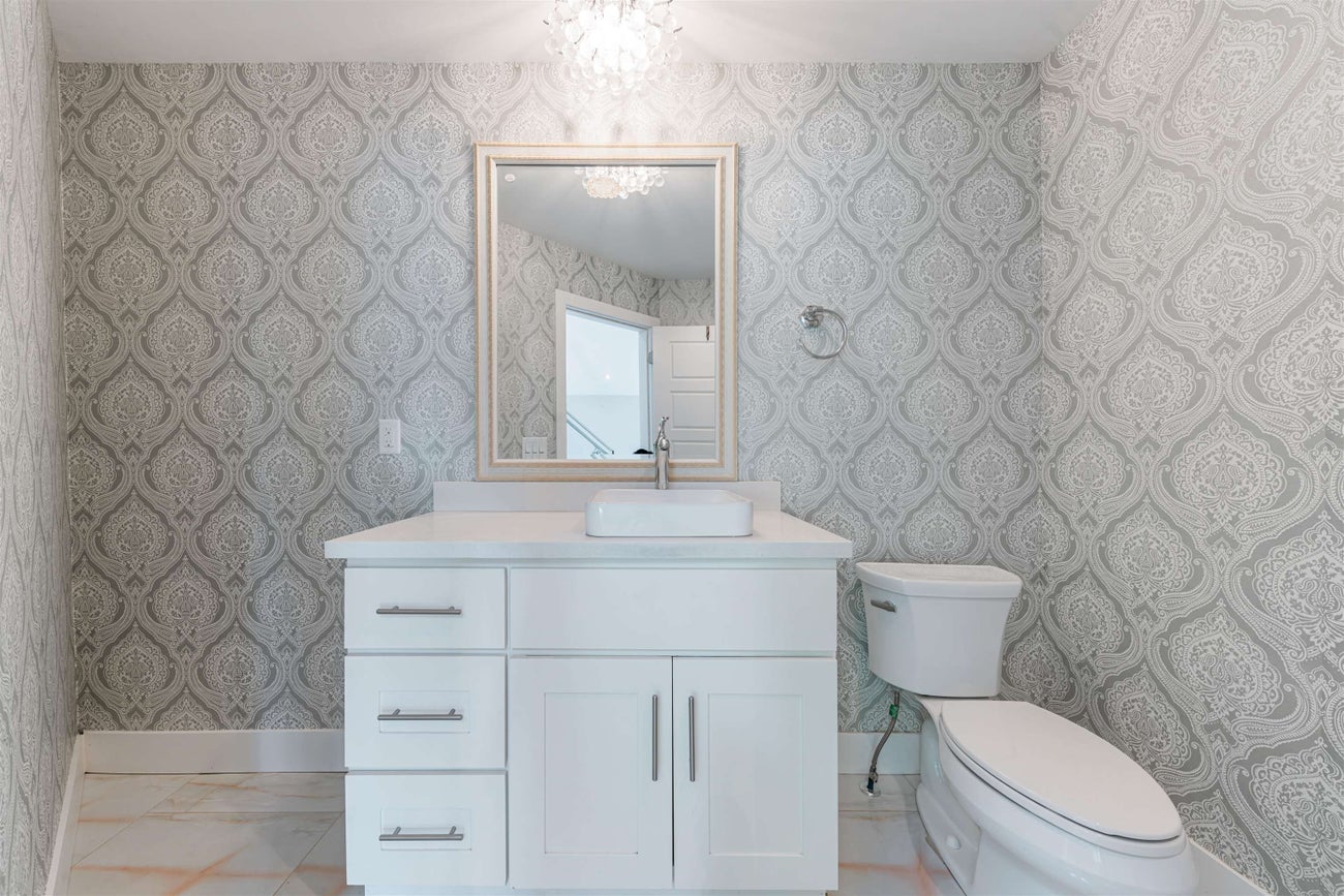 559 Bosworth Street - Coquitlam West Single Family Residence for Sale, 6 Bedrooms (R3064348)# - 12