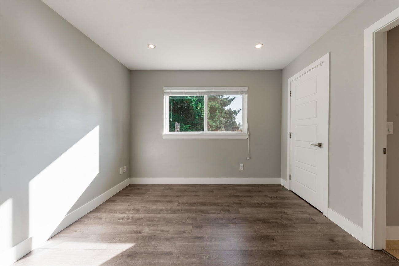 559 Bosworth Street - Coquitlam West Single Family Residence for Sale, 6 Bedrooms (R3064348)# - 14